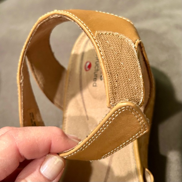 Clarks Unstructured Adjustable Strap Strap Wedge Sandals. Size 7 1/2 - Picture 3 of 11